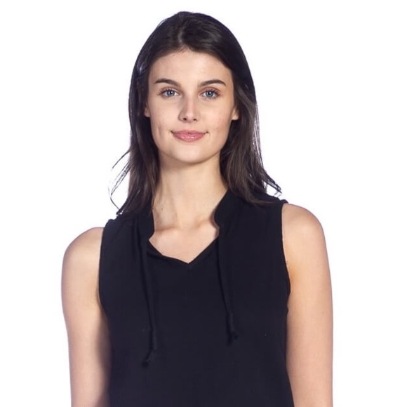 🆕Black-Bubble Gauze Notch Collar Tank Top - Picture 2 of 5